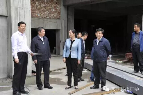 市長(zhǎng)陳青，副市長(zhǎng)王月成陪同省電力投資集團(tuán)公司總經(jīng)理李輝一行深入階州廣場(chǎng)視察