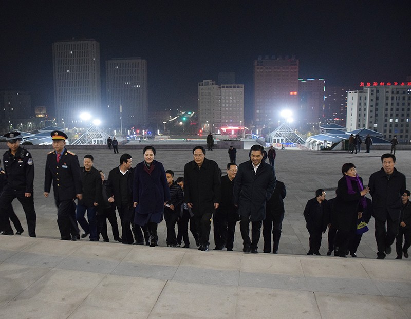 省委副書記歐陽堅(jiān)一行視察隴南站階州廣場(chǎng)