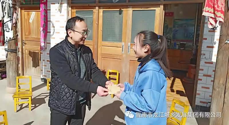 堅持精準(zhǔn)幫扶，合力脫貧攻堅——市龍江城鄉(xiāng)發(fā)展集團、隴南太平洋財險公司聯(lián)合開展幫扶文縣橋頭鎮(zhèn)安子坡村2019年春節(jié)慰問活動