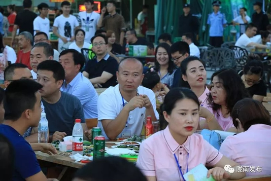 好嗨喲！隴南第一屆青島啤酒節(jié)開幕啦，為期8天