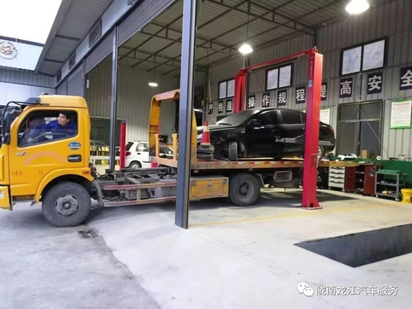 金錘鈑金，銀槍噴漆！龍江汽修值得信賴！