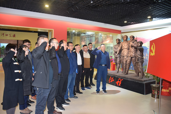 市龍江集團(tuán)開展“不忘初心、牢記使命”主題黨日活動(dòng)