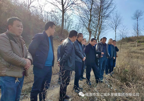 市龍江集團(tuán)在文縣橋頭鎮(zhèn)安子坡村開(kāi)展“解難題、辦實(shí)事、送溫暖”活動(dòng)